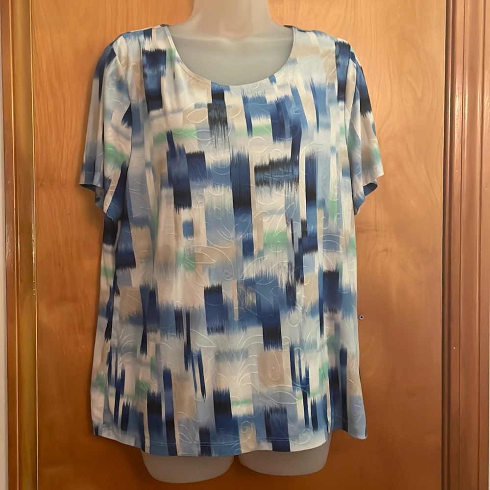 Shades of blue printed short sleeve top